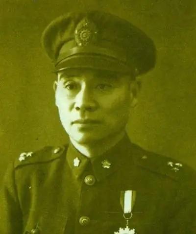 1927年秋，顾祝同带着几名警卫悄悄离开南京，直奔苏州，他要见一个女人，一个让他