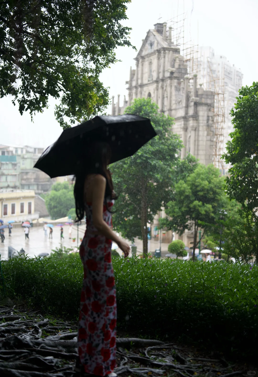 🇲🇴大三巴机位  下雨天都吼多人