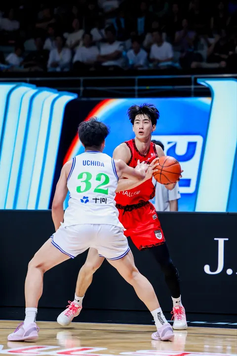 AUBL2026揭幕战今晚的快乐是篮球和李昀锐一起给的！清华和悉尼大学打得有来有