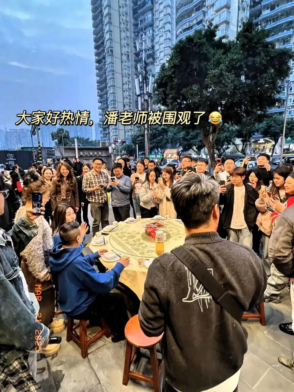 【爆款标题】《67岁潘长江嗦虾辣到灵魂出窍！围观群众笑出鹅叫：这表情包够我笑到退