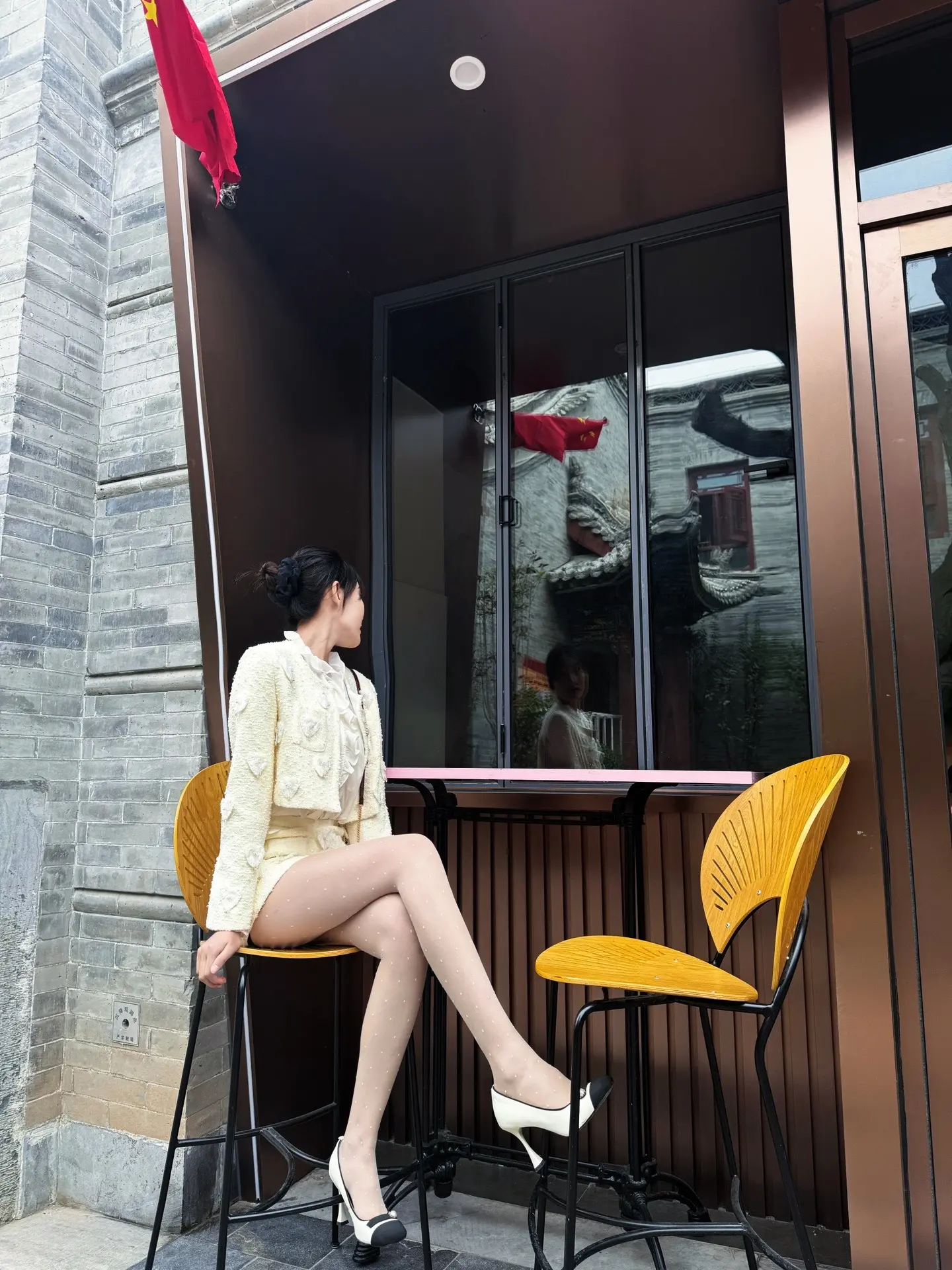 我们老实人什么都不偷 只会在夜里偷偷掉眼泪
