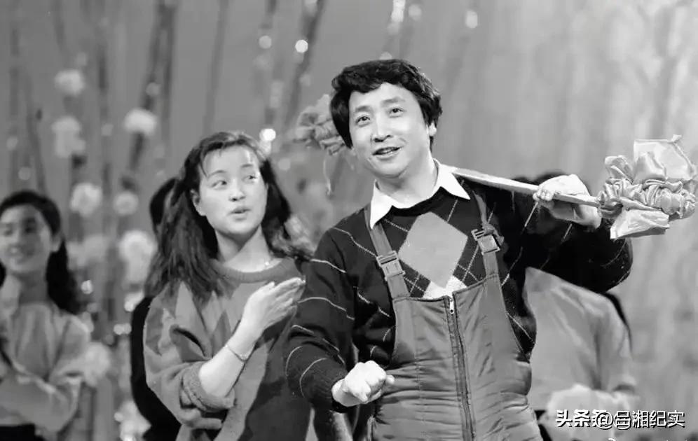 40 多年前春晚老照片了！[泣不成声]