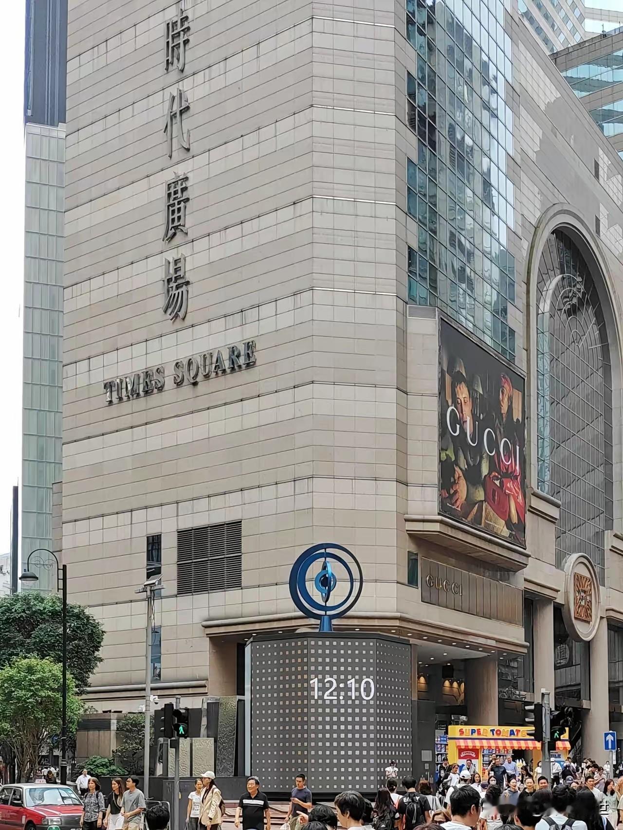 看完香港太古城的新闻，心里堵得慌。一个12岁的孩子，哪怕真的厌学、叛逆，又有什么