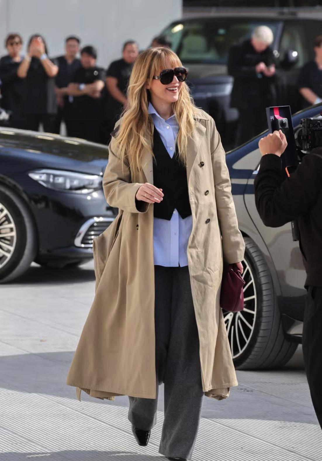 跟Jennifer Lawrence老师学习，随性时髦 ​​​