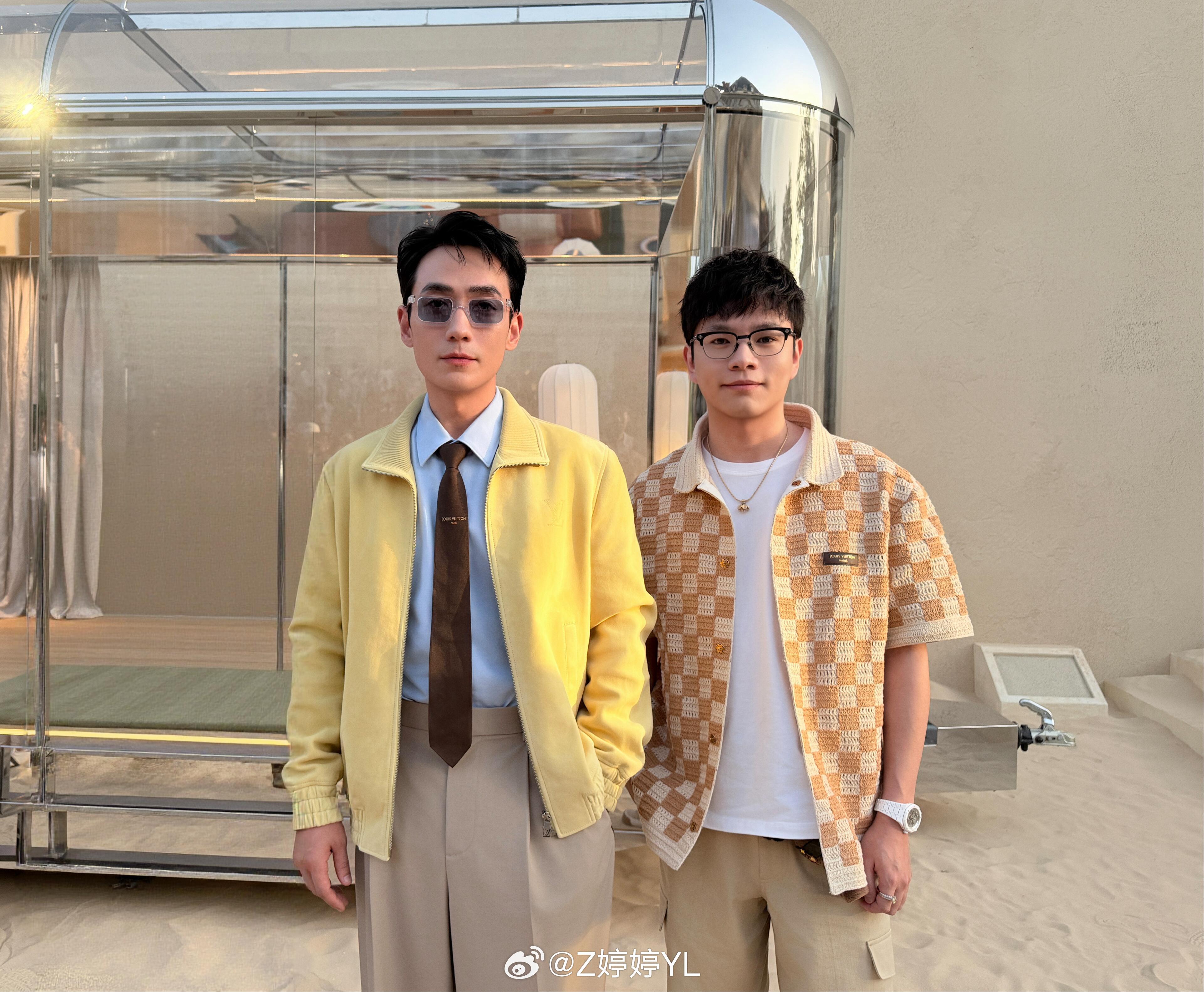 朱一龙朱一龙路易威登品牌代言人 一张合影，狠狠地慕了，朱一龙太好看了，帅气耀眼