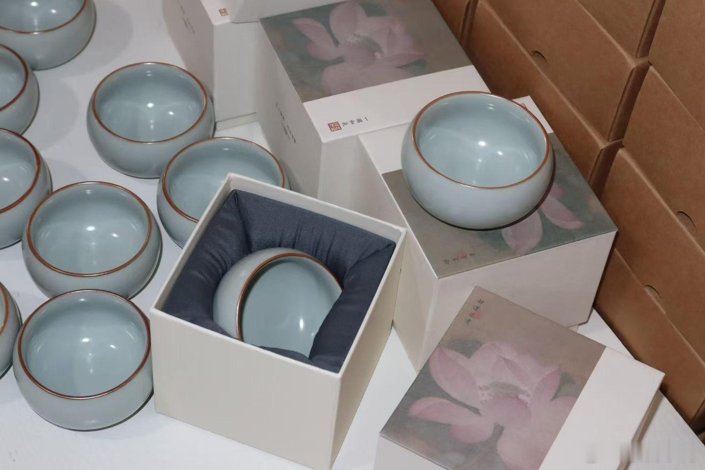 今日器，小品旅行茶具，开片汝窑罗汉杯一一出了。 