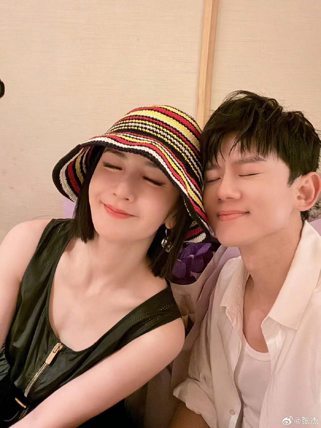 张杰谢娜晒照庆祝结婚十四周年张杰谢娜文案我爱你杰娜十四周年快乐 ​​​