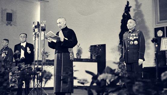 1949年，渡江战役前，国军军官杨兆龙四处奔走求情，终于在渡江战役前7天，从监狱