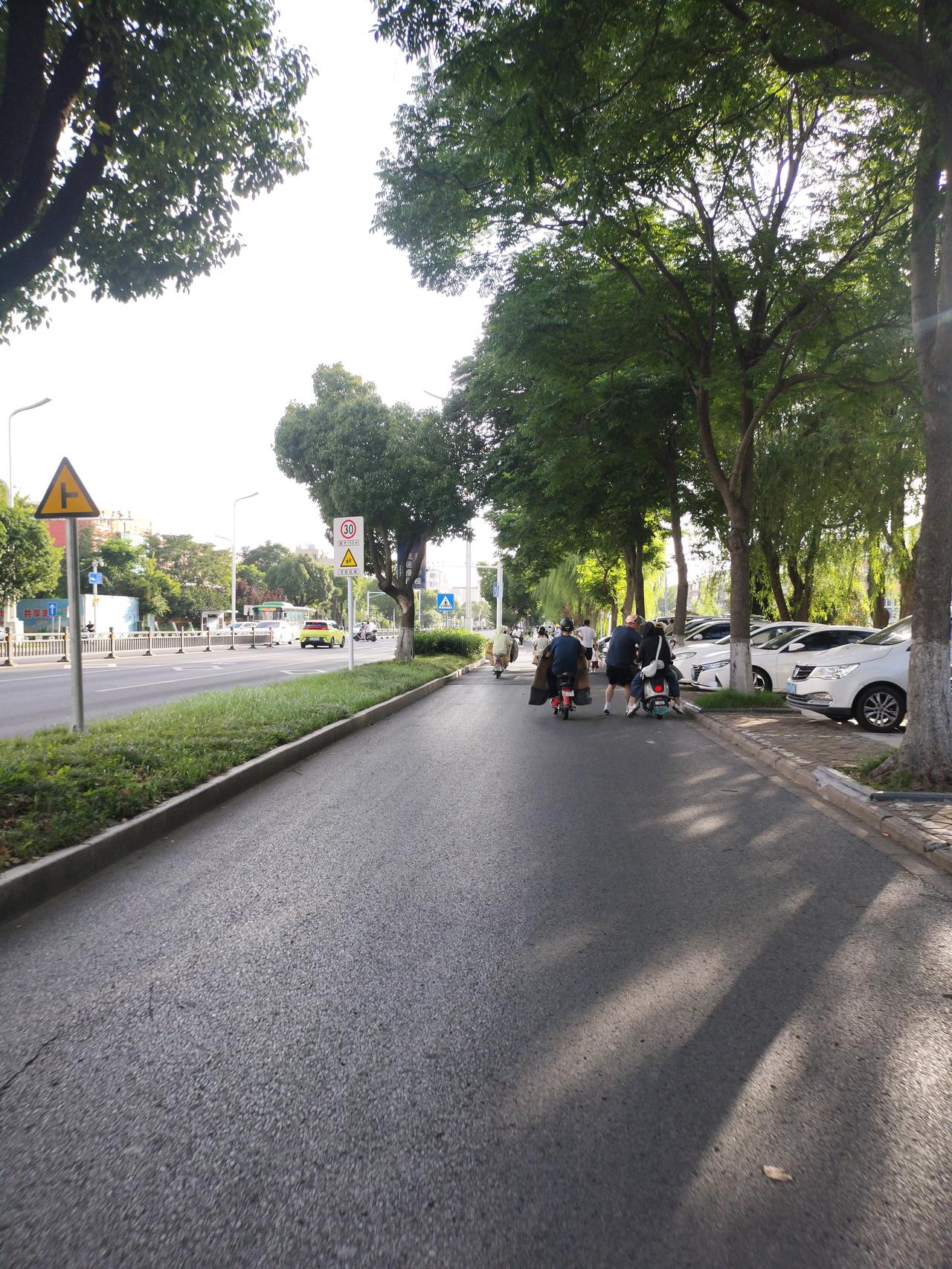方言小测试：形容犯困不准说累、困，宝应本地人秒答
宝应地道乡土词里，形容人浑身乏