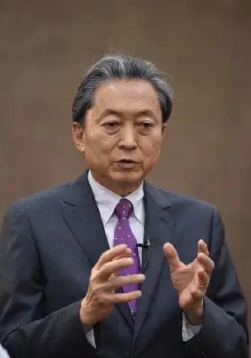 日本前首相鸠山由纪夫昨天（3月28日）写道：“一名现役陆上自卫队军官持刀闯入中国