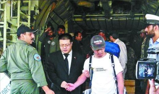 “中国人又怎么样？中国人老子一样杀。”中国退伍兵在巴基斯坦登山途中遇到恐怖分子，