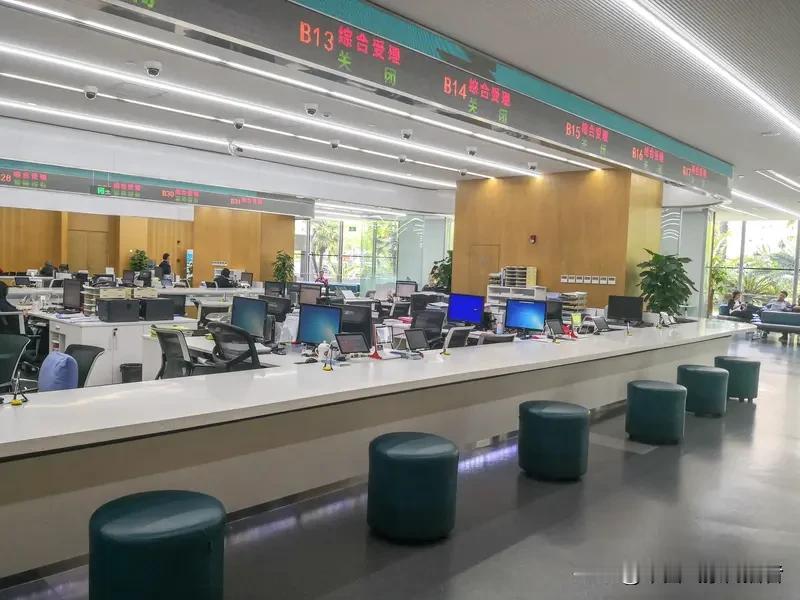 社保局舅妈干9年，说的大实话！社保不用死磕高档位，这点一定要改
 
我远房舅妈在