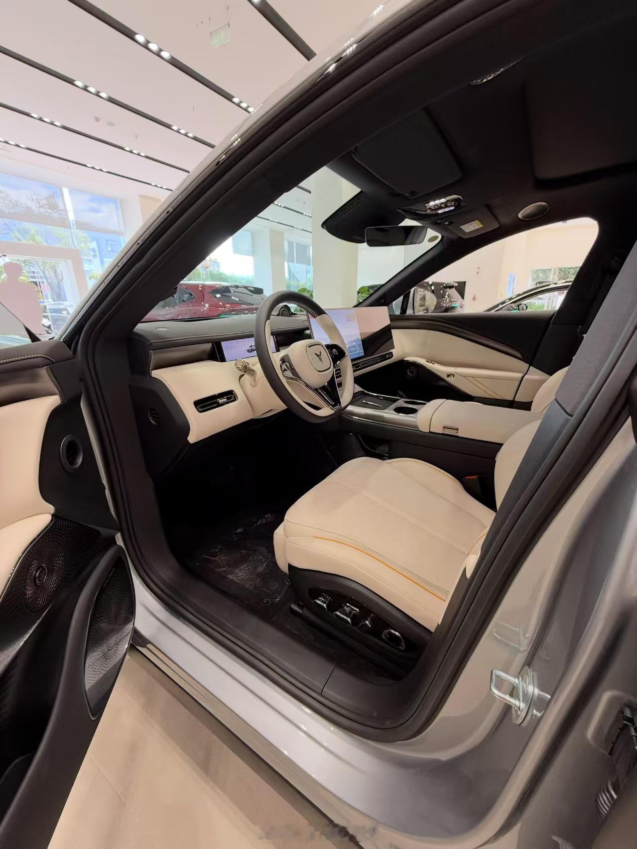中大型纯电SUV，全系四激光跑华为ADS 5，800V 5C十分钟二十到八十，最