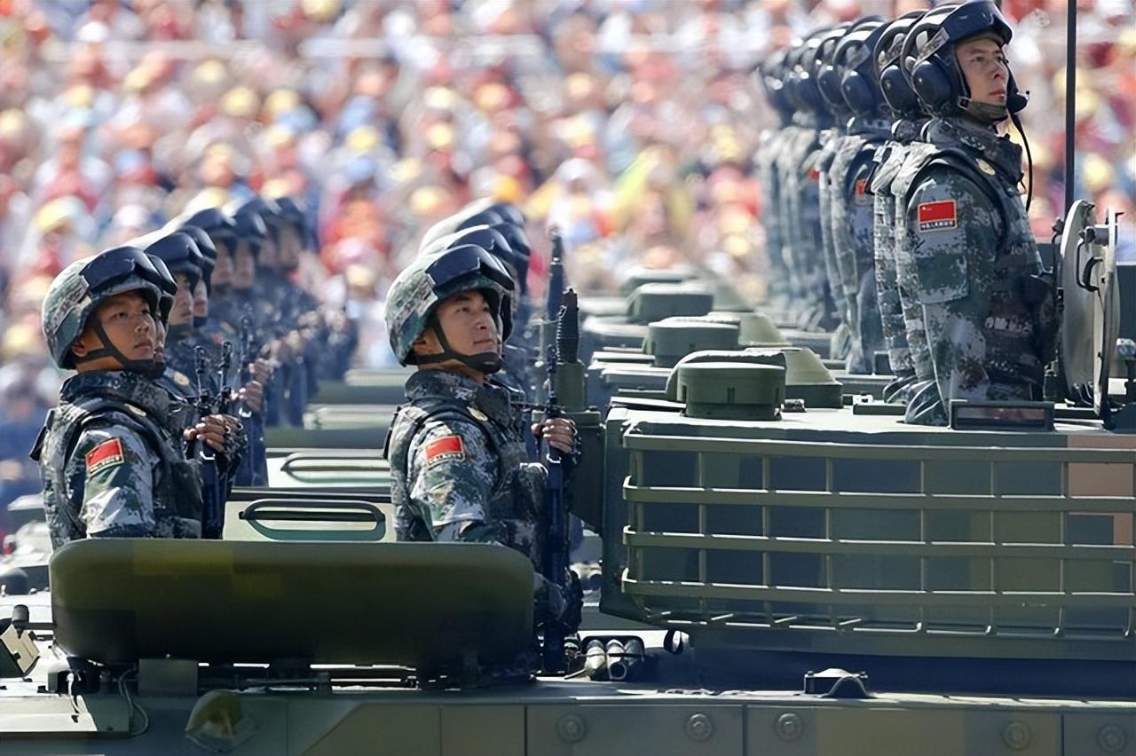 为什么现在很多人一说中国军力，就特别自信地喊出“断档领先世界”？这话听着很提气，