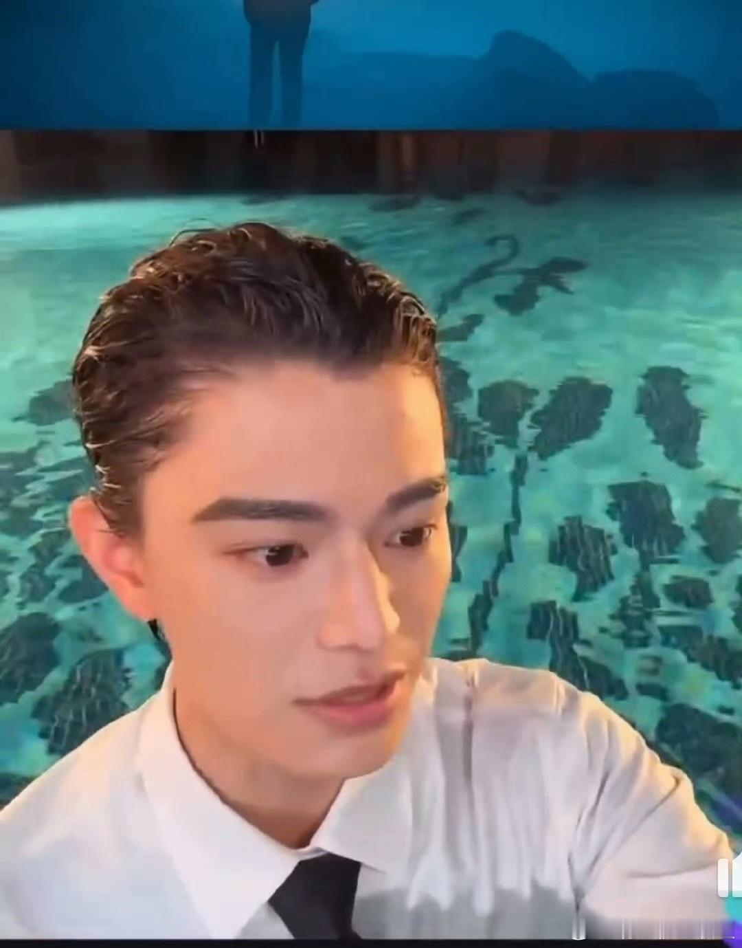 丁禹兮直播尺度好大 剧宣直播水里陪看第一人出现了，知道直播自由但是这也太自由了，