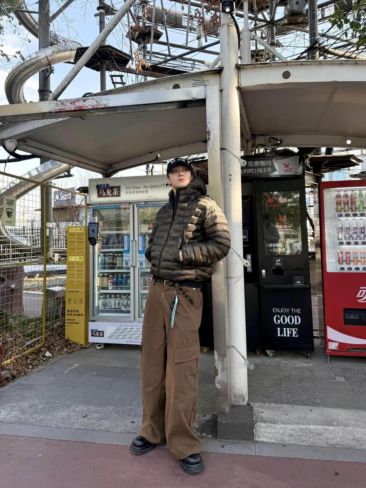 阳光正好 散步晒🌞。男生穿搭日记 冬季男生穿搭