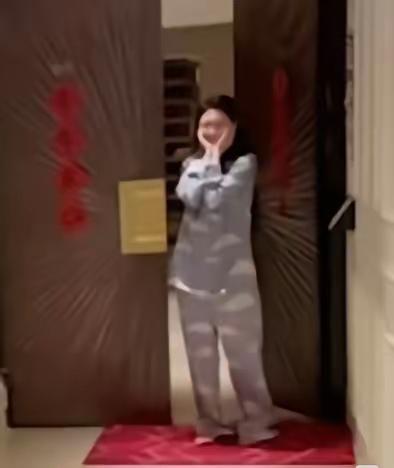 不是说离完婚不能追求爱情，但是一般离完婚以后心里受伤了，都是会想着这辈子就守着孩