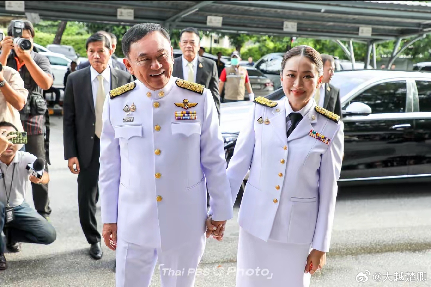 泰国法院裁定，他信此前因病住院逃避服刑的行为不合法。他信需重新入狱服刑1年。 ​