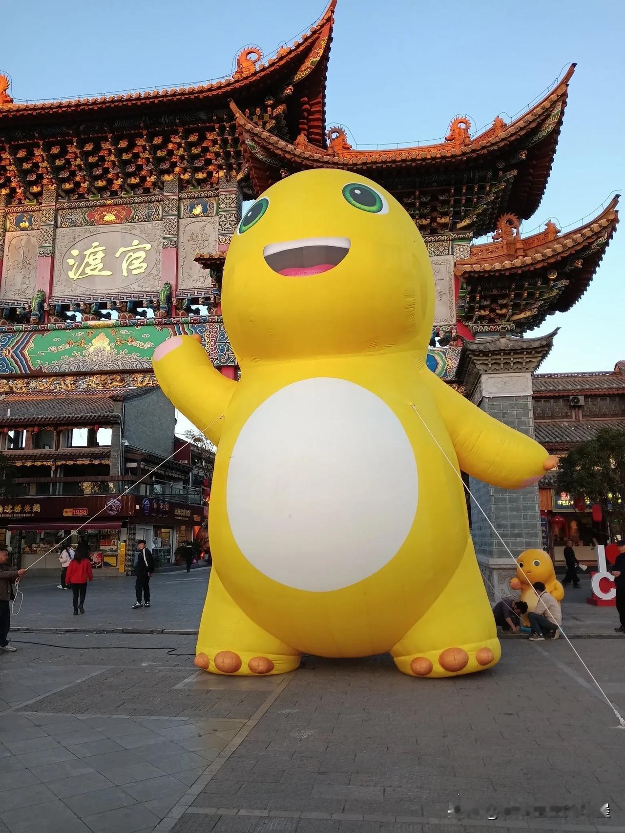 昆明官渡古镇的奶龙无疑是最亮眼的存在！
昆明 昆明旅游 官渡古镇 官渡古镇旅游 