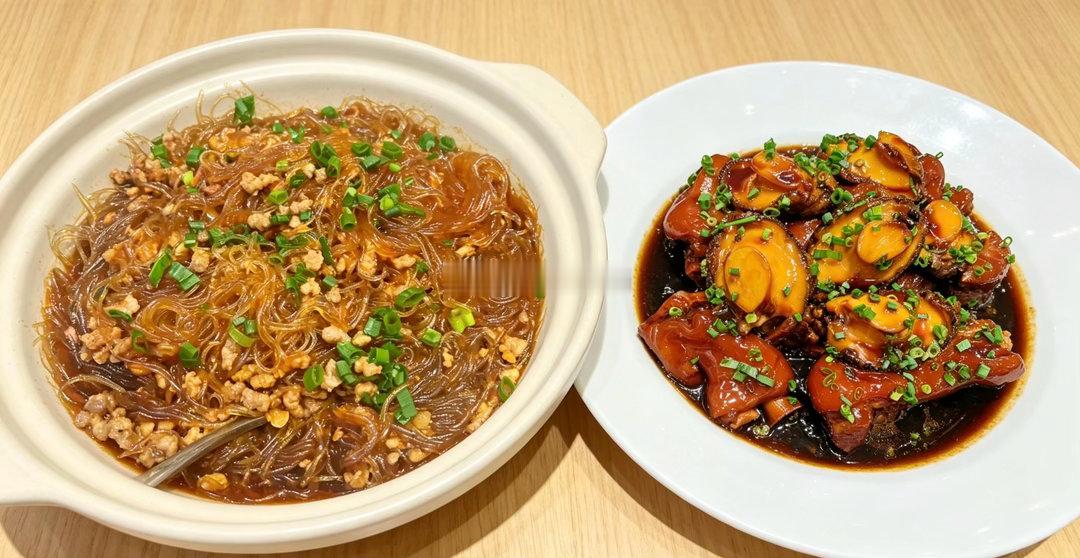 午餐 | | 肉沫粉丝煲～红烧猪脚👍🏻🍚🥢今天这个热量绝对达标了🤣，幸