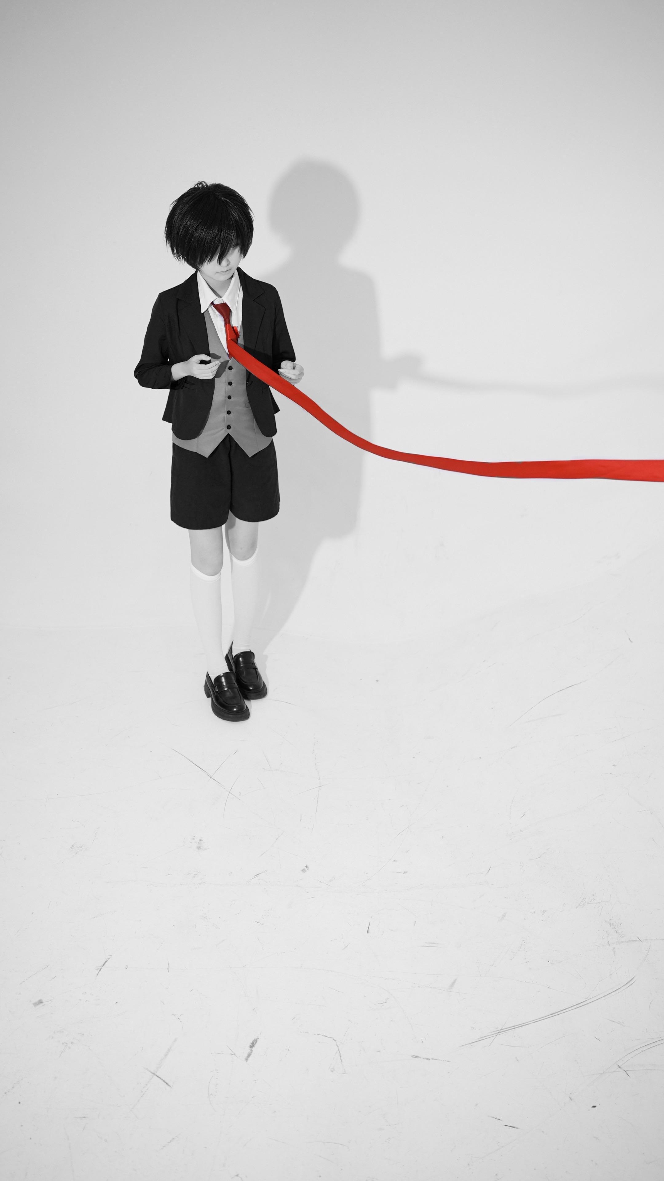 锈红的勒痕里  长出我的姓名。