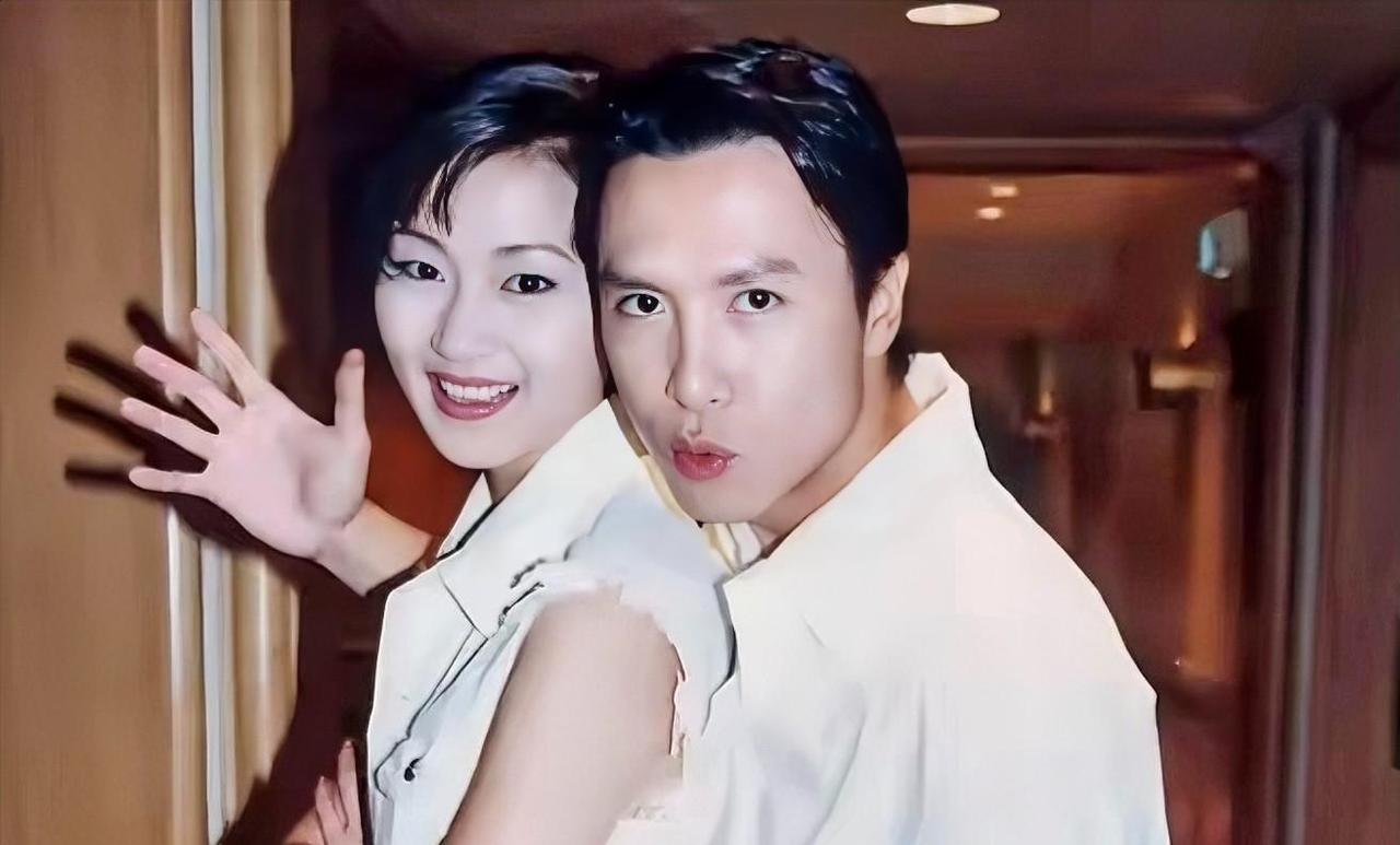 1994年冬天，梁静慈拿着一张两道红线的验孕纸，面对刚签下的离婚协议，五味杂陈。