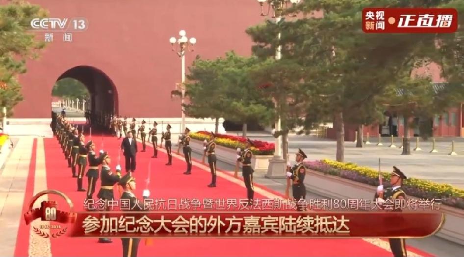 这是金正恩来京参加“9.3”纪念大会场景。
气势如虹，庄严隆重。