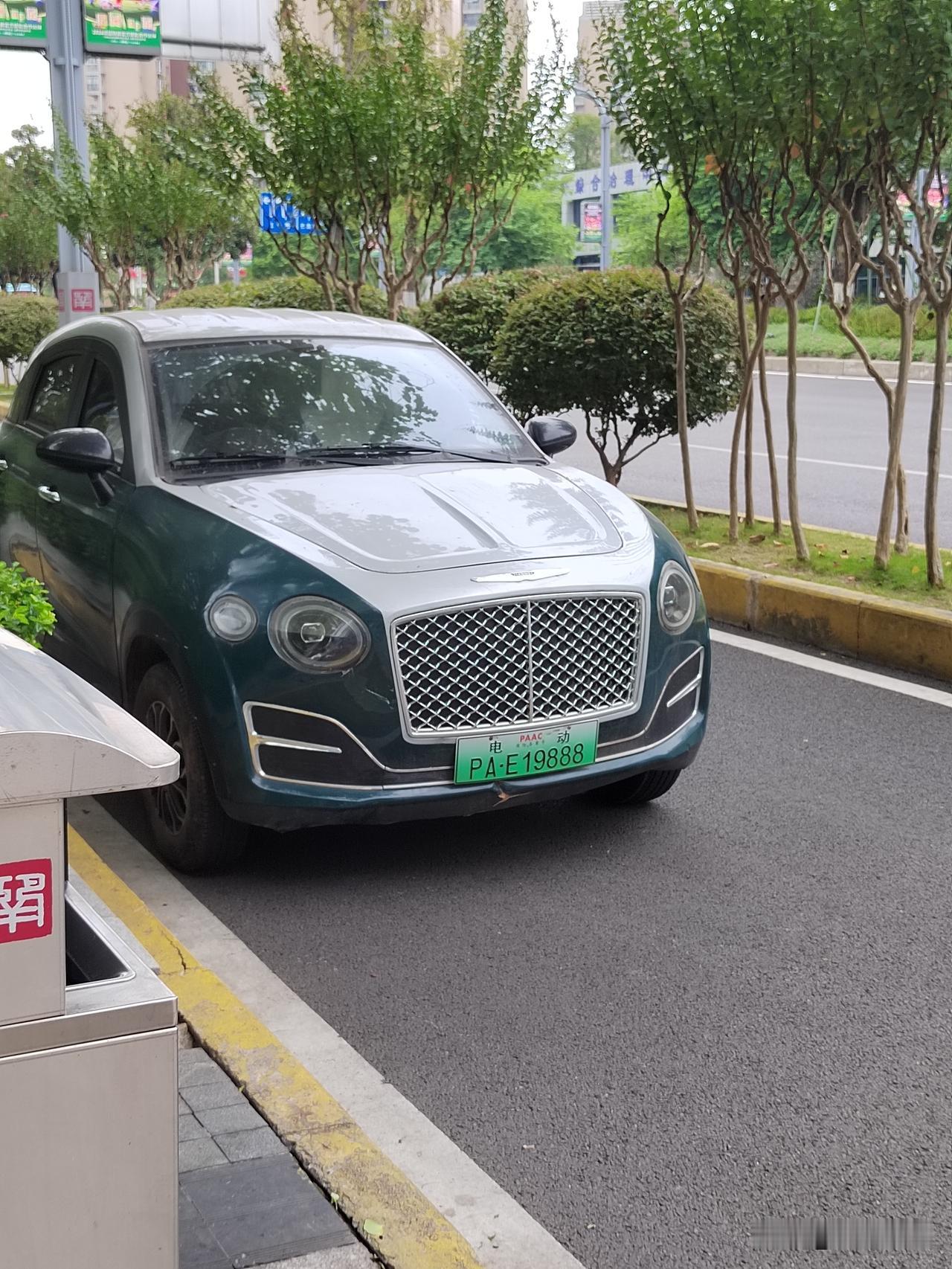 本来以为遇到了一辆豪车，仔细一瞧上当了。[捂脸][捂脸][捂脸]