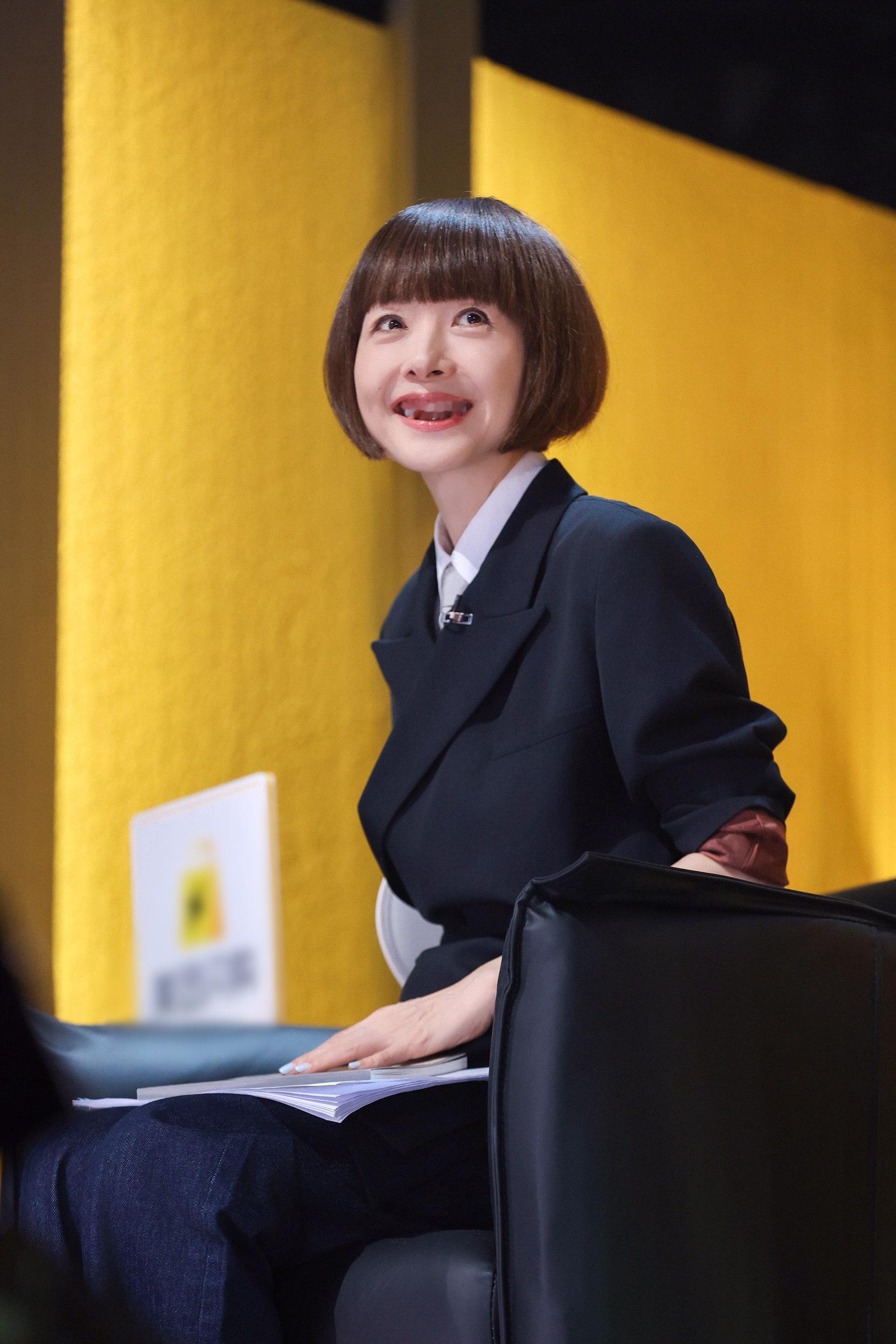 鲁豫说脱口秀的女演员很敢讲 看第一季脱口秀的时候就惊觉鲁豫的专业！鲁豫真的又温柔