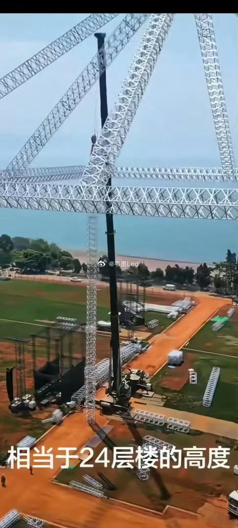 华晨宇团队应邀来云南举办演唱会，每张门票还捐十块钱给抚仙湖用来保护环境，花那么多