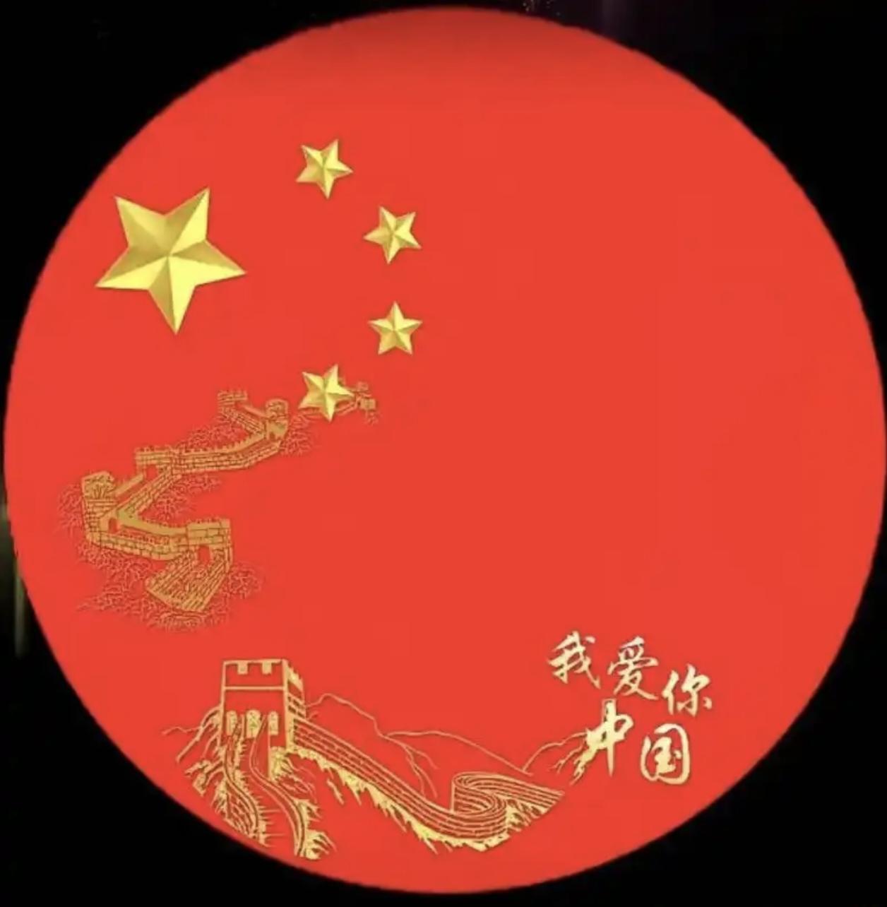 发自内心印在脑海刻进骨子里的爱
         退休人群中，人们笑口常开在一起