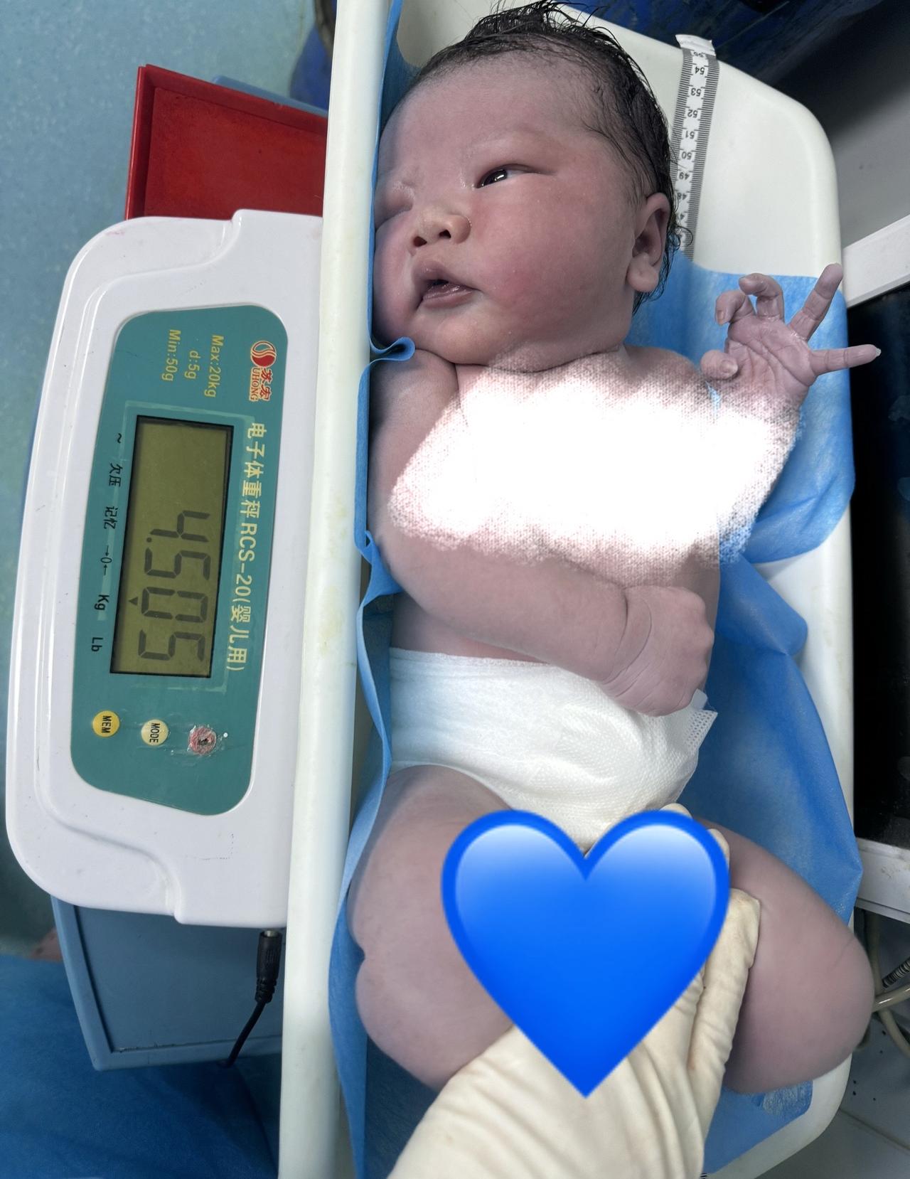 被小天使治愈的一天 
胖宝宝 巨大儿 人类幼崽成长记