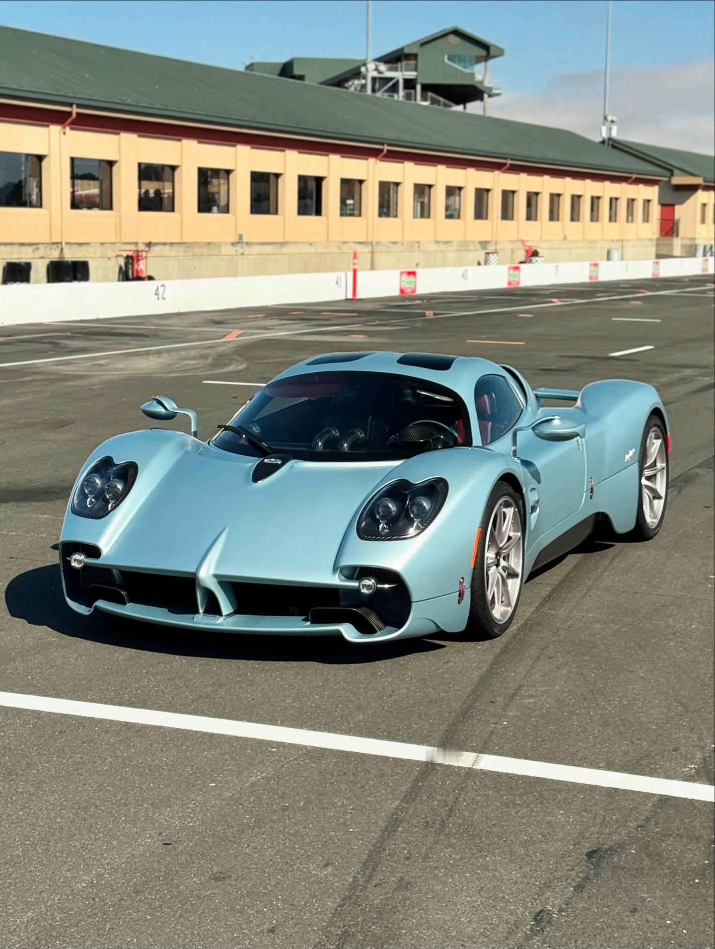 Pagani Utopia油漆：Azzurro Sardegna Matt ​​