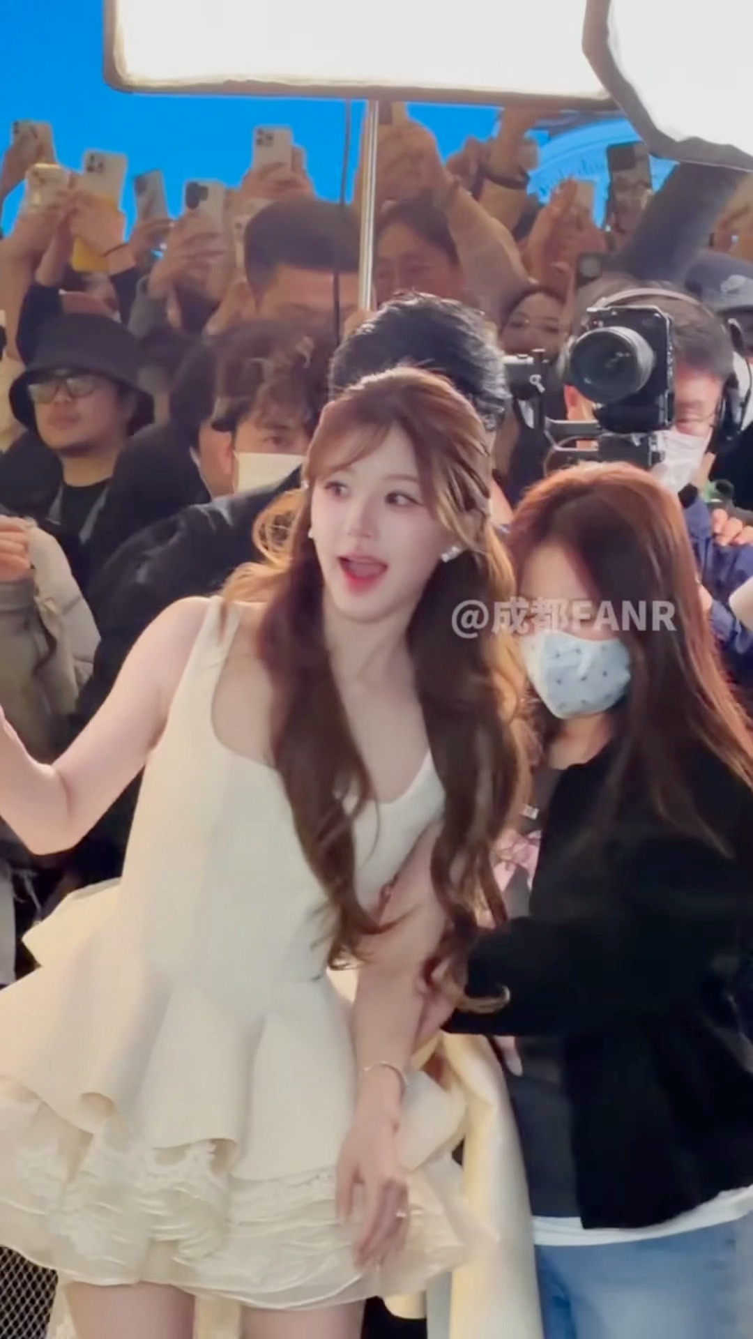 从八音盒中走出来的真人bjd赵露思白色蛋糕裙