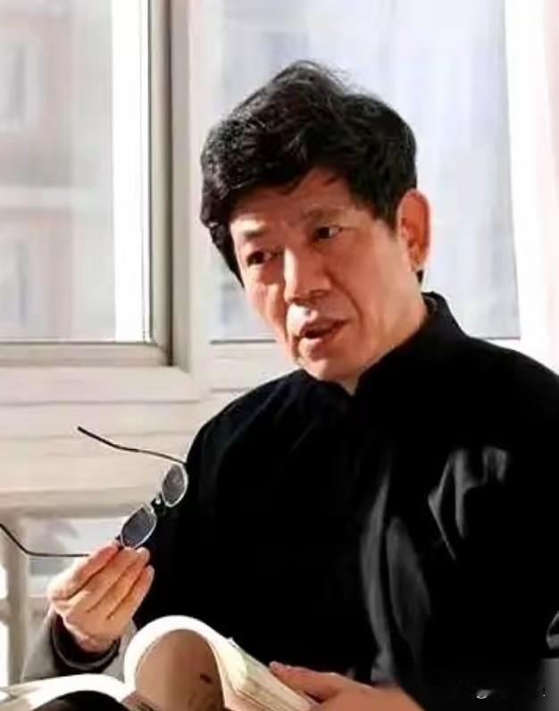 讲台上，清华教授彭林抛出了一句让全场寂静的话：我们造出了最高的高楼，买下了最贵的
