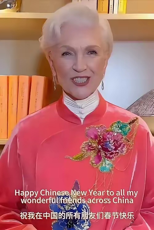 最近，世界首富马斯克的母亲梅耶在社交平台上抛出了一枚“重磅炸弹”。她盛赞中国在公