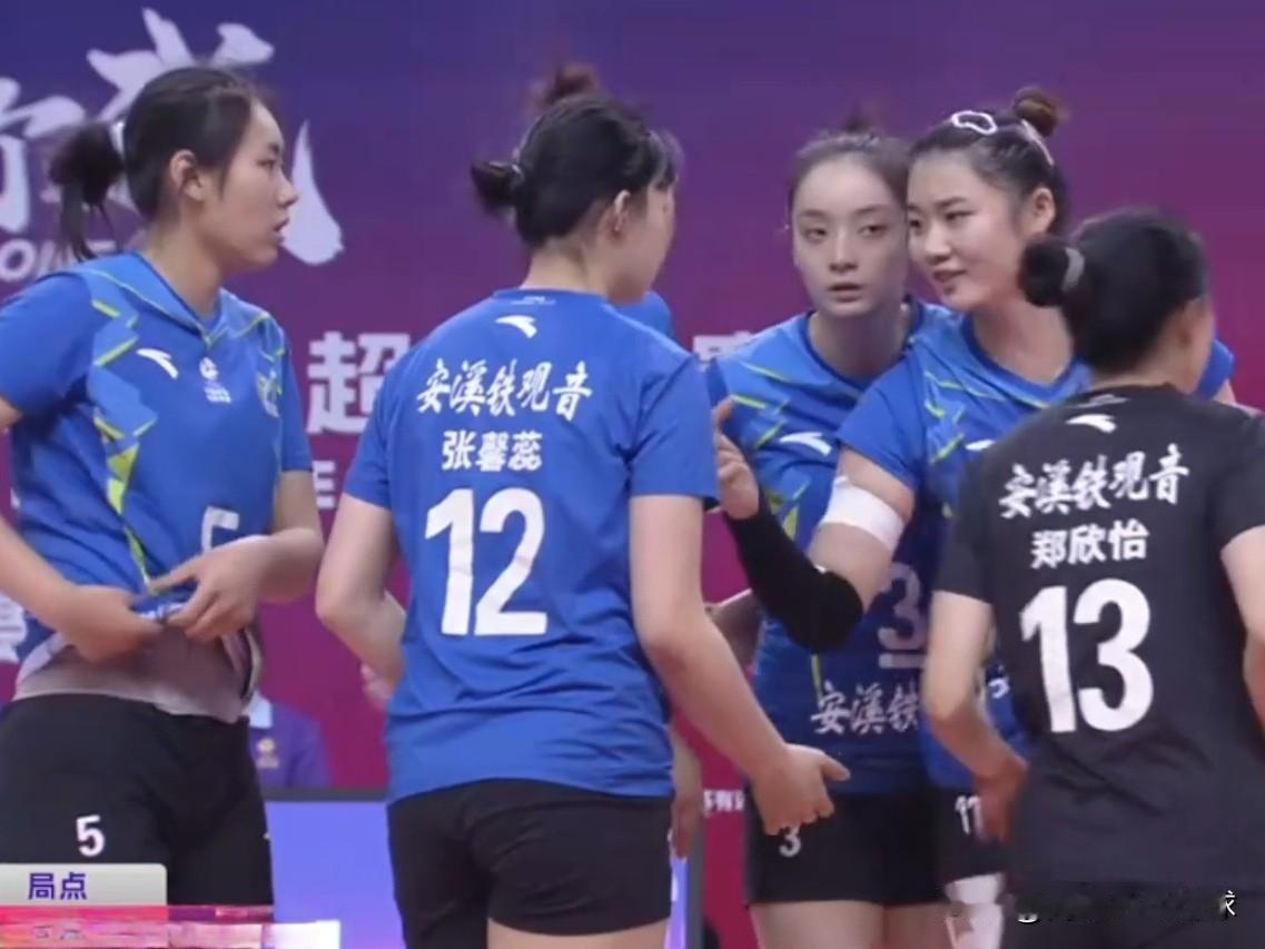 女排生死战：随着辽宁以2-2战平北京、全替补出战的江苏1-2落后福建，福建女排成