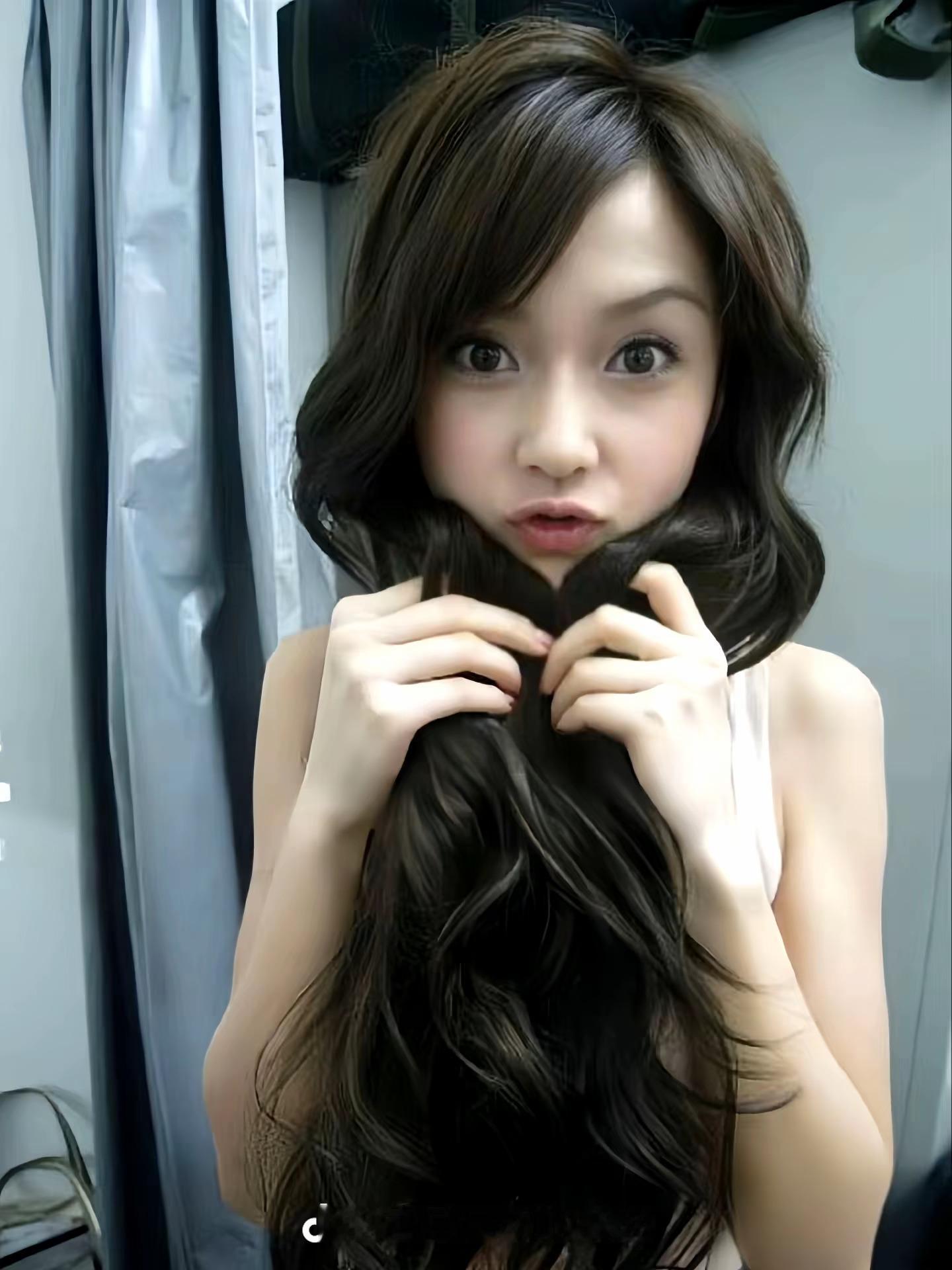 Angelababy85花首个钻超【Angelababy】刷个抖音就要存八百张图