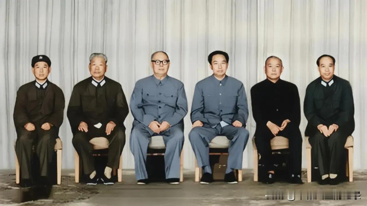 武健华、陈锡联、叶剑英、华国锋、李先念、汪东兴在一起。都是毛主席的好学生、好战士