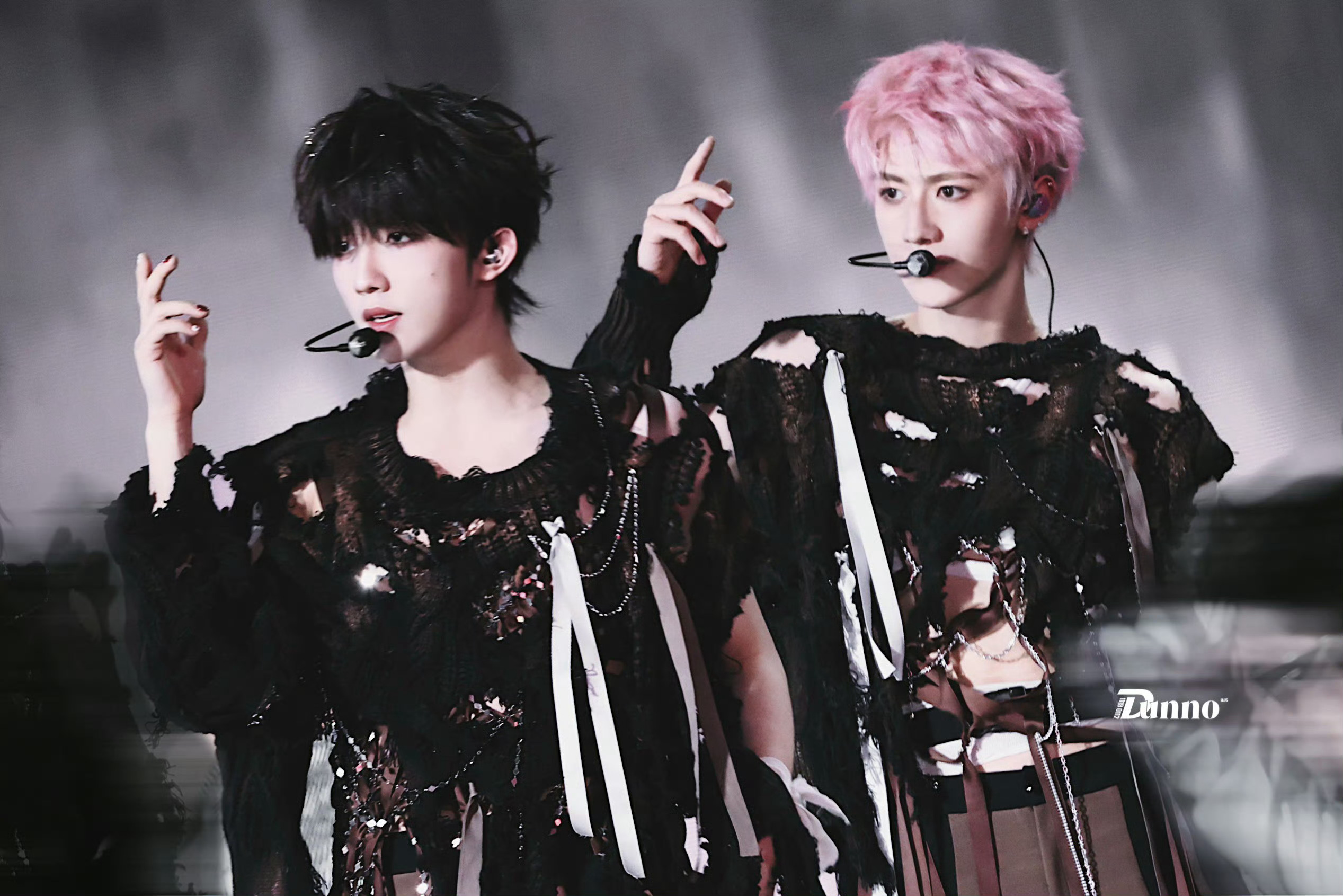 朱苏cp站姐唯爱战地玫瑰这位站姐拍的朱志鑫苏新皓也是神图啊，棍铲听起来就很难打站