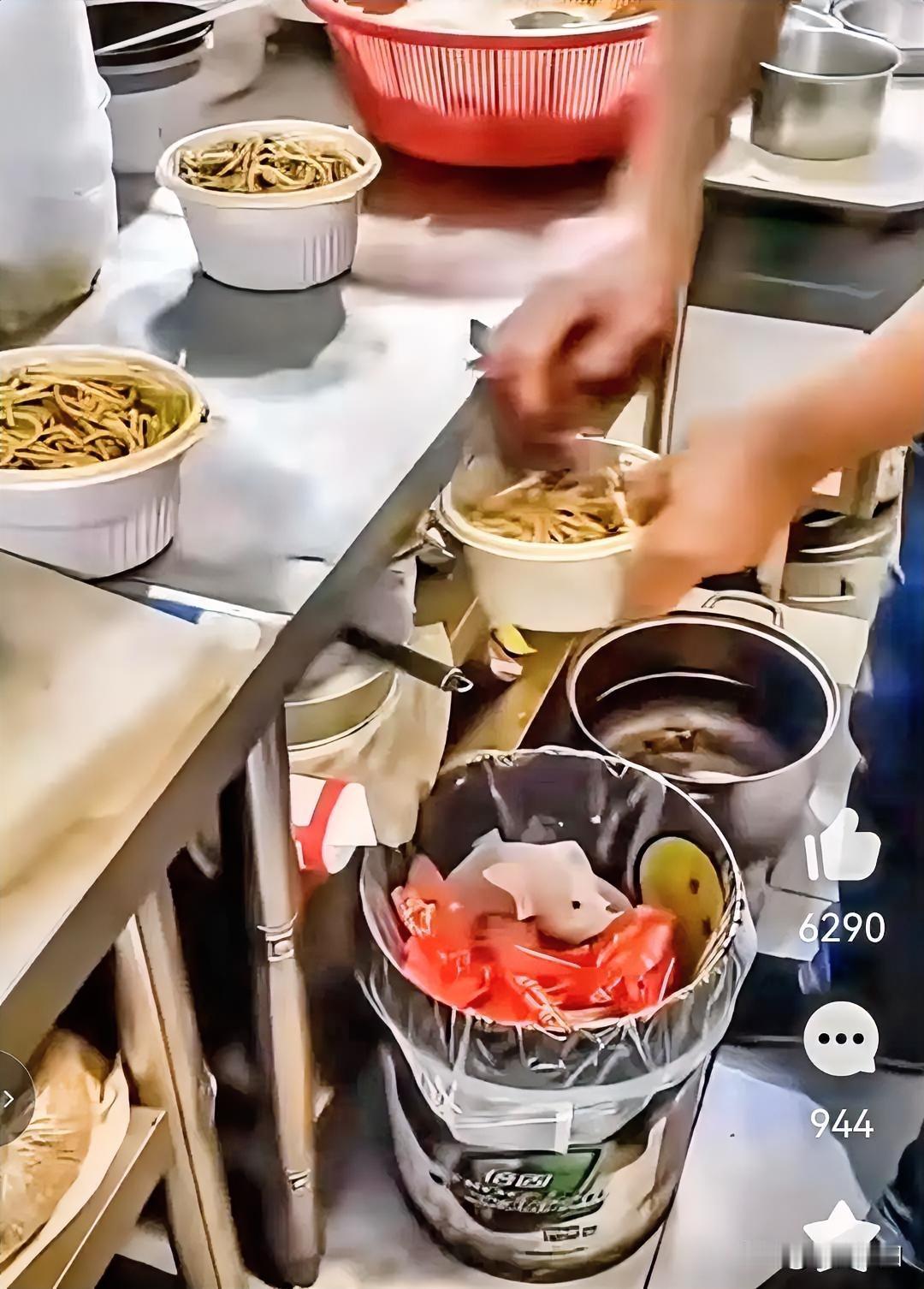 看吧，还敢吃吗？
肯定有人回答，这有什么不敢吃的
也是，有句话叫眼不见为净
反正