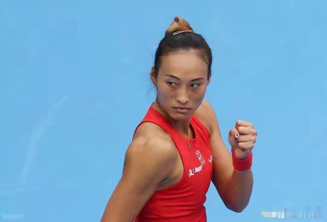 挺进中网四强！郑钦文2-0击败斯维托丽娜，第二盘抢七拿下胜利 ​​​