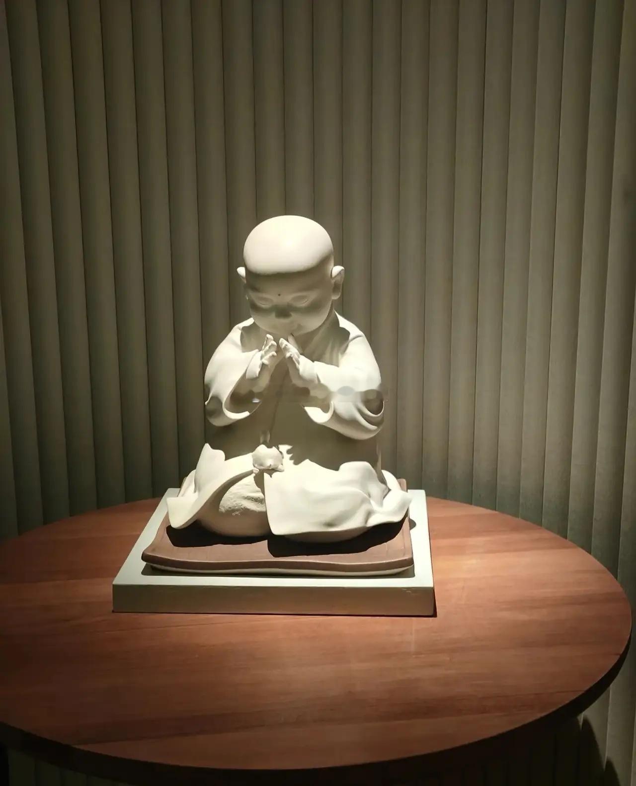 高盛给予胜宏科技未来 12个月目标价550 元人民币，该估值基于 2027 年2