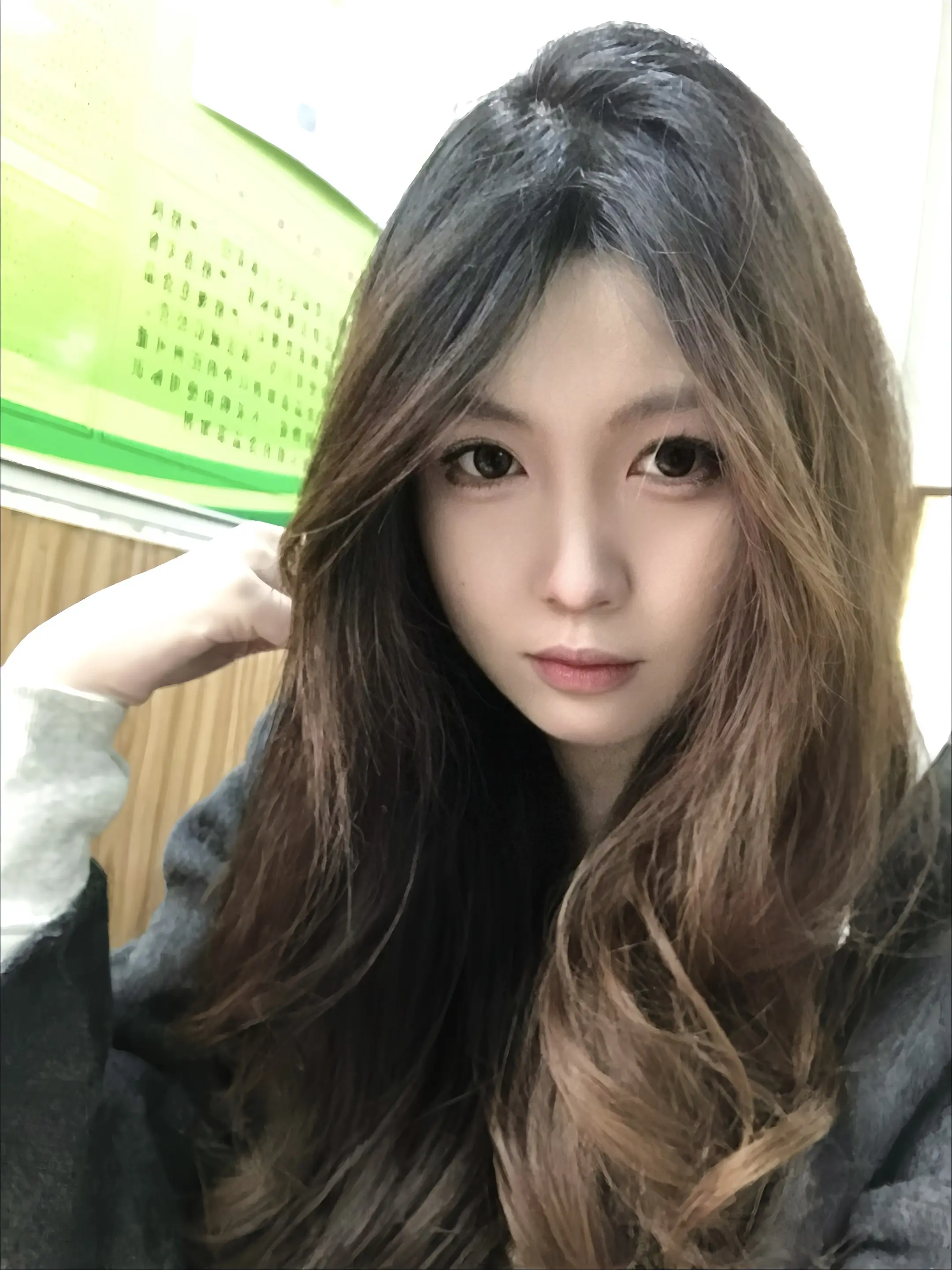 比起笑容 我更想知道你独自哭泣的原因