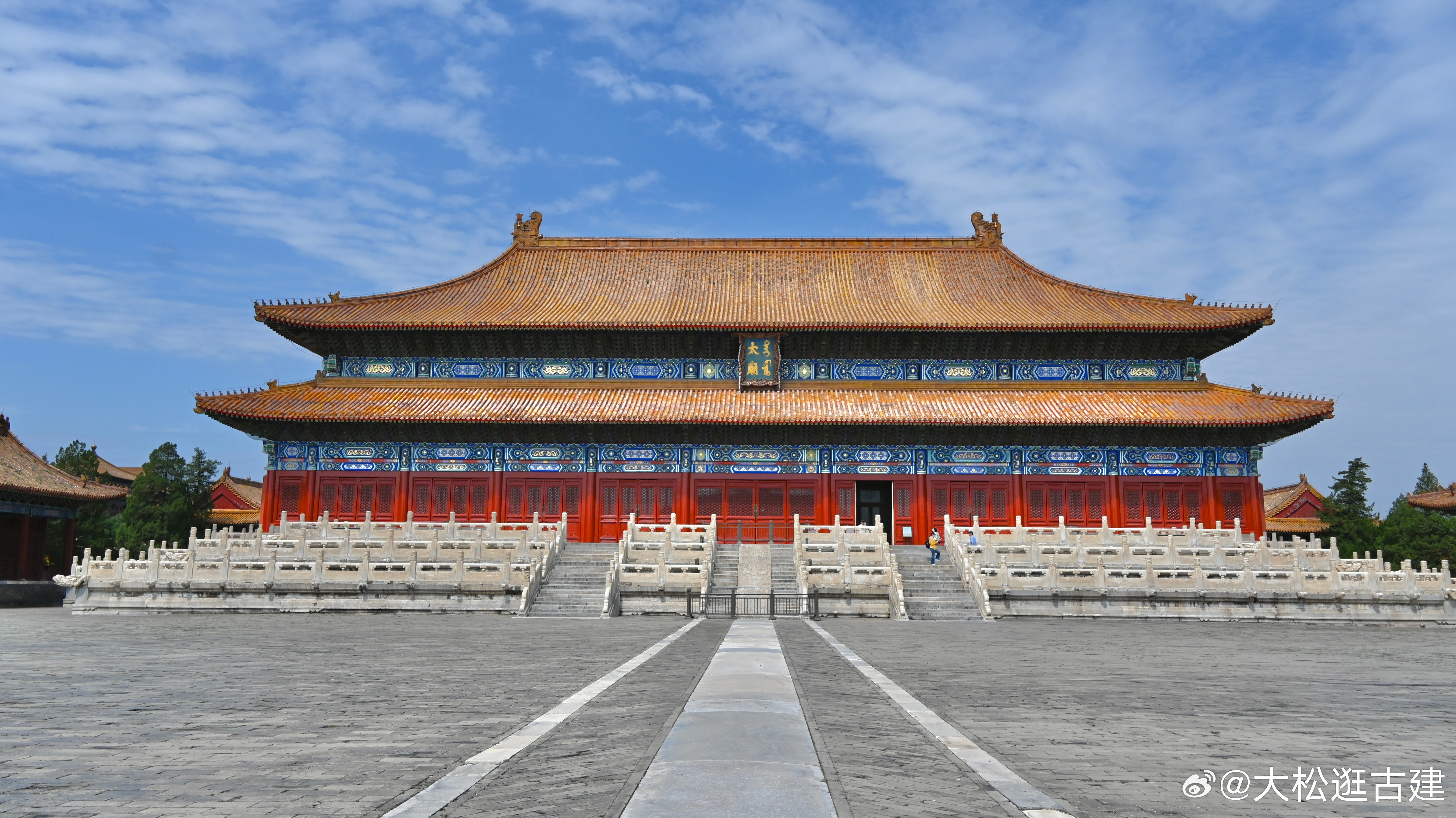 每次参观北京这些明代楠木巨构的时候都在想，这些楠木生长在哪里？如何开采出来？当时