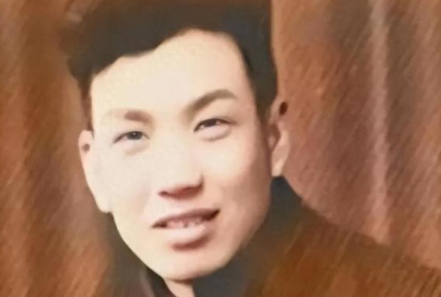为打倒叛徒父亲，儿子毅然参军，开国大典时被告知：你父亲是特工。

这个儿子叫李克