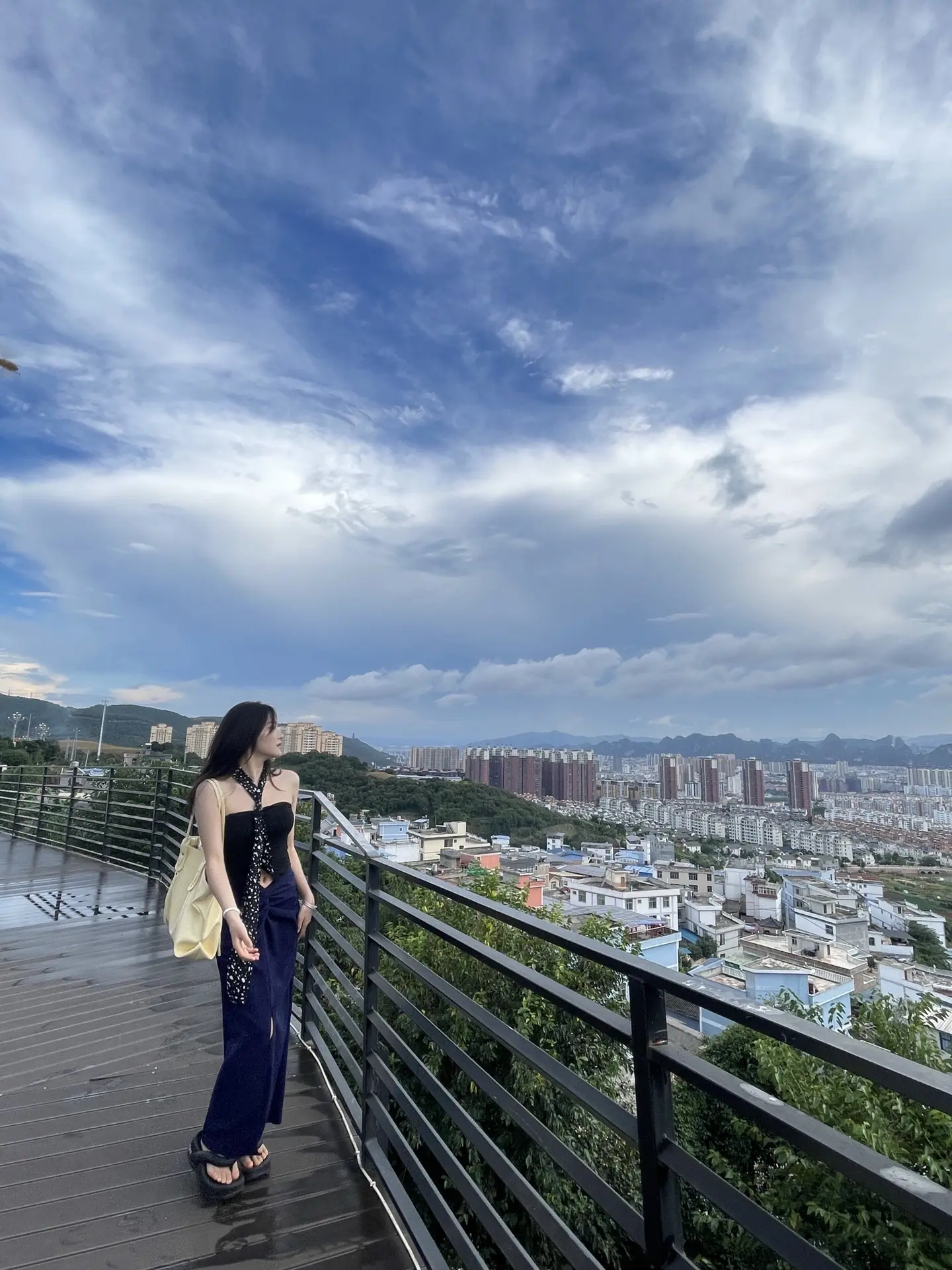 那天你说 我为什么老揪着那件事情不放 因为我过不去 委屈的是我不是你.