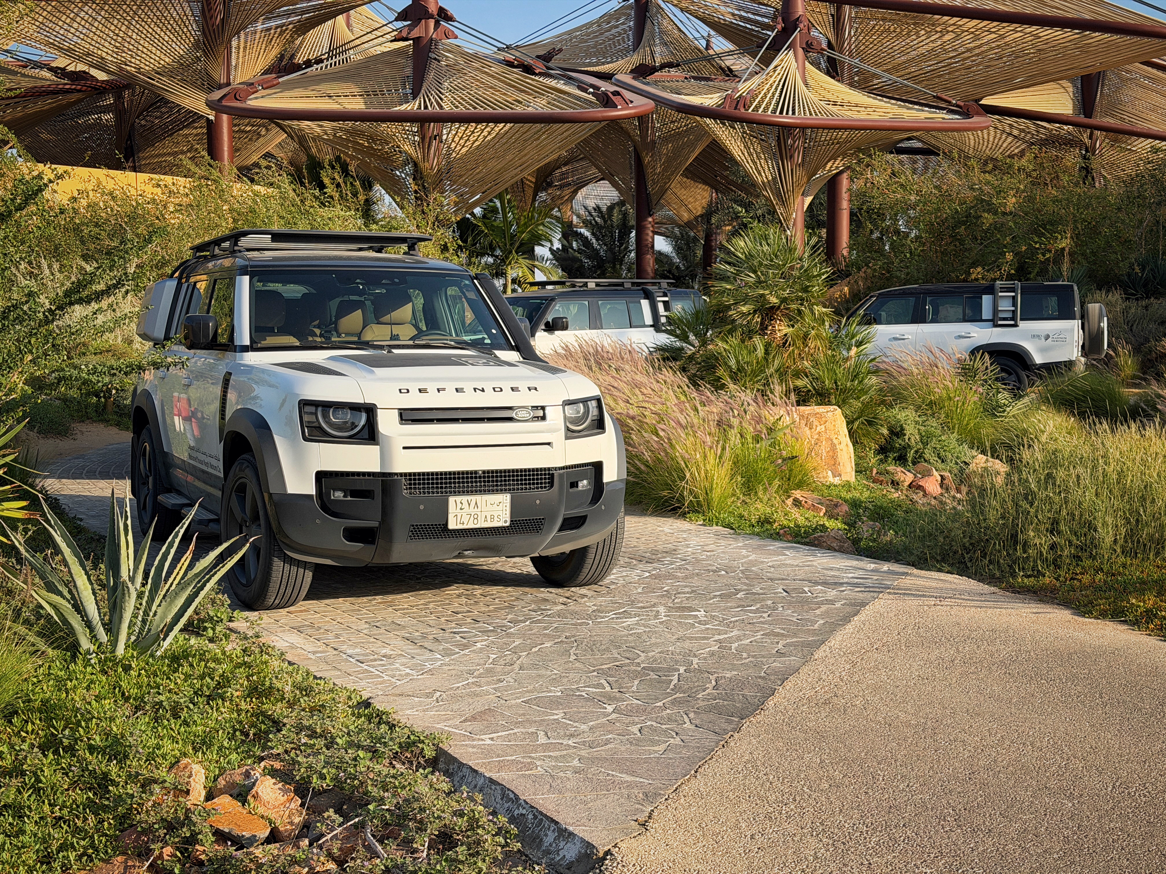 准备离开沙特🇸🇦，车队赶上了沙尘暴，能见度很低风很大🏜️🌪️，貌似航班很