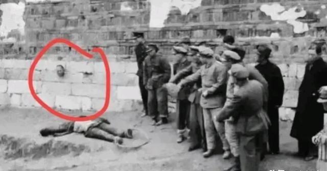 1948年，新四军苏浙游击纵队副司令兼参谋长 汤景延 的脑袋被反动派割下之后，悬