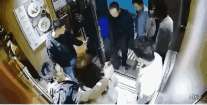 一个连机器人都容不下的人，证明他这人人品就有多差！！